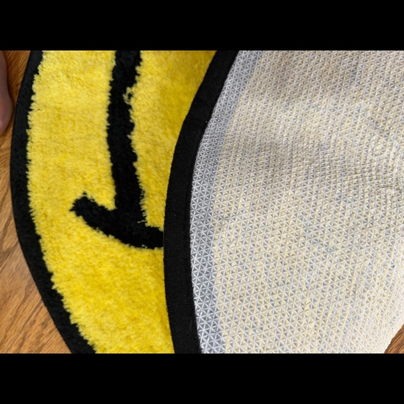 NWT Smiley World 26”Diameter Smiley Face Bath Rug - Picture 4 of 4